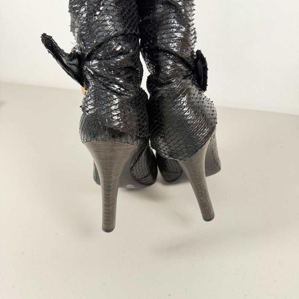 BCBGMAXAZRIA‎ Black Snakeskin Genuine Leather Ankle Boots Gold Buckle 7 - Picture 6 of 10